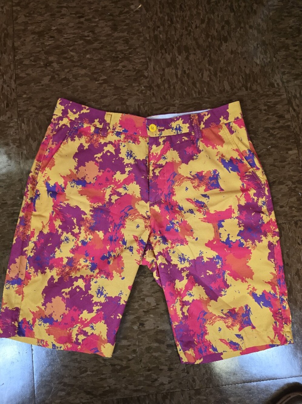 Hreski Men's Colorful Abstract Print Golf Shorts